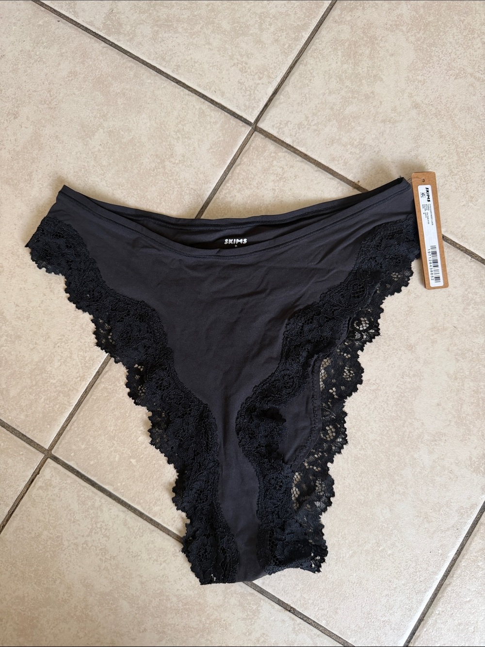 SKIMS FITS EVERYBODY LACE TANGA PANTY ONYX M
